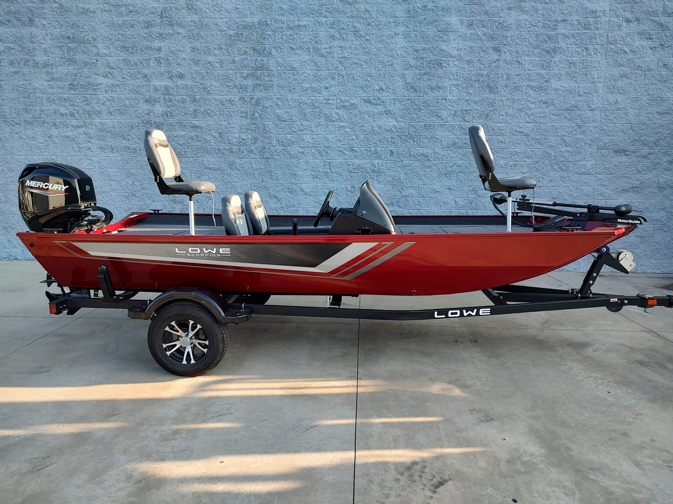 red 2023 Lowe SKRP17