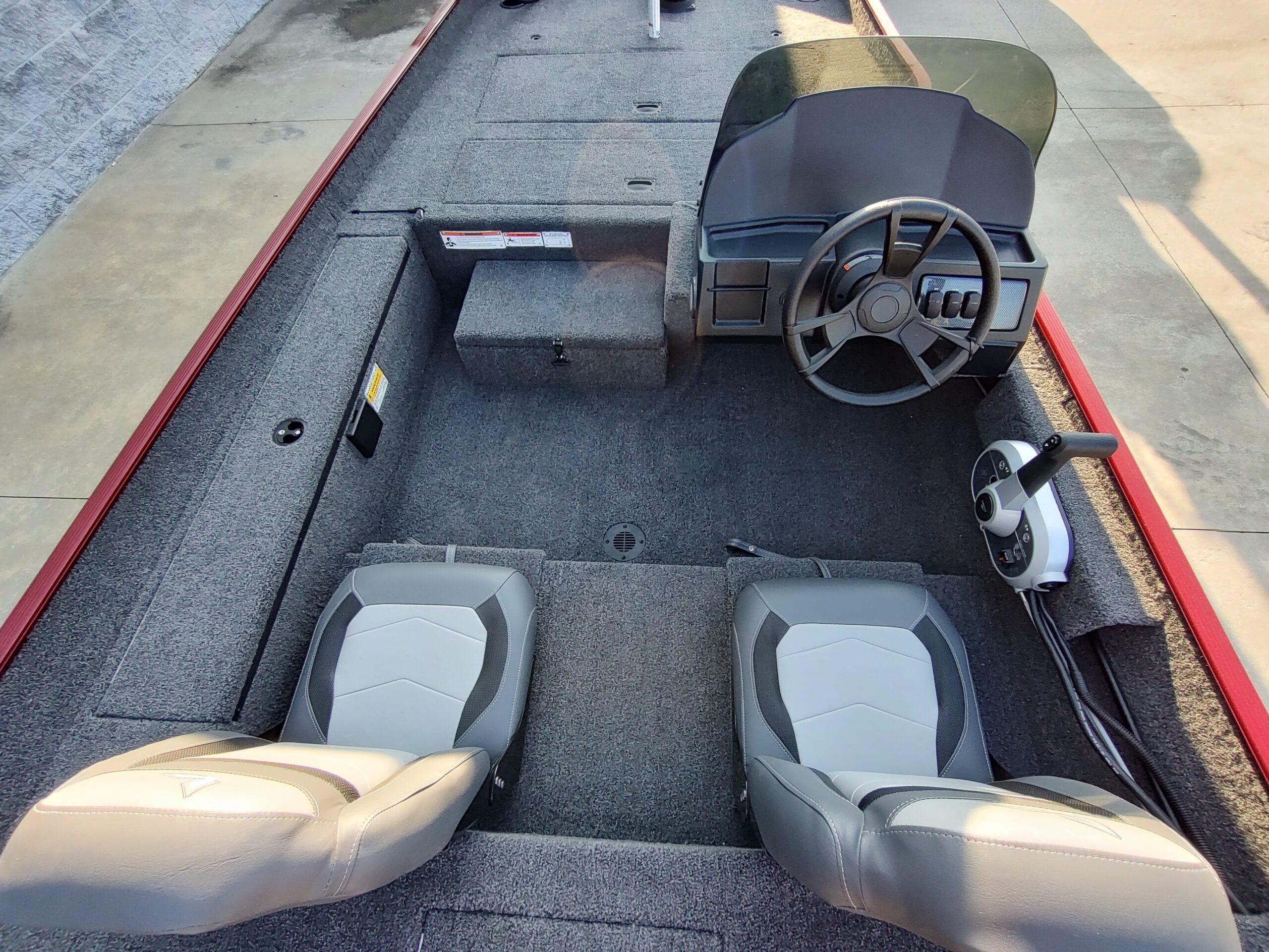 Lowe Skorpion seating