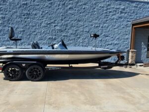 2025 Phoenix 920 Elite 1